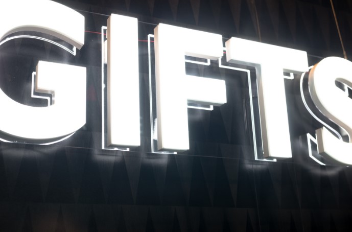 объемные буквы из металла плюсы и минусы